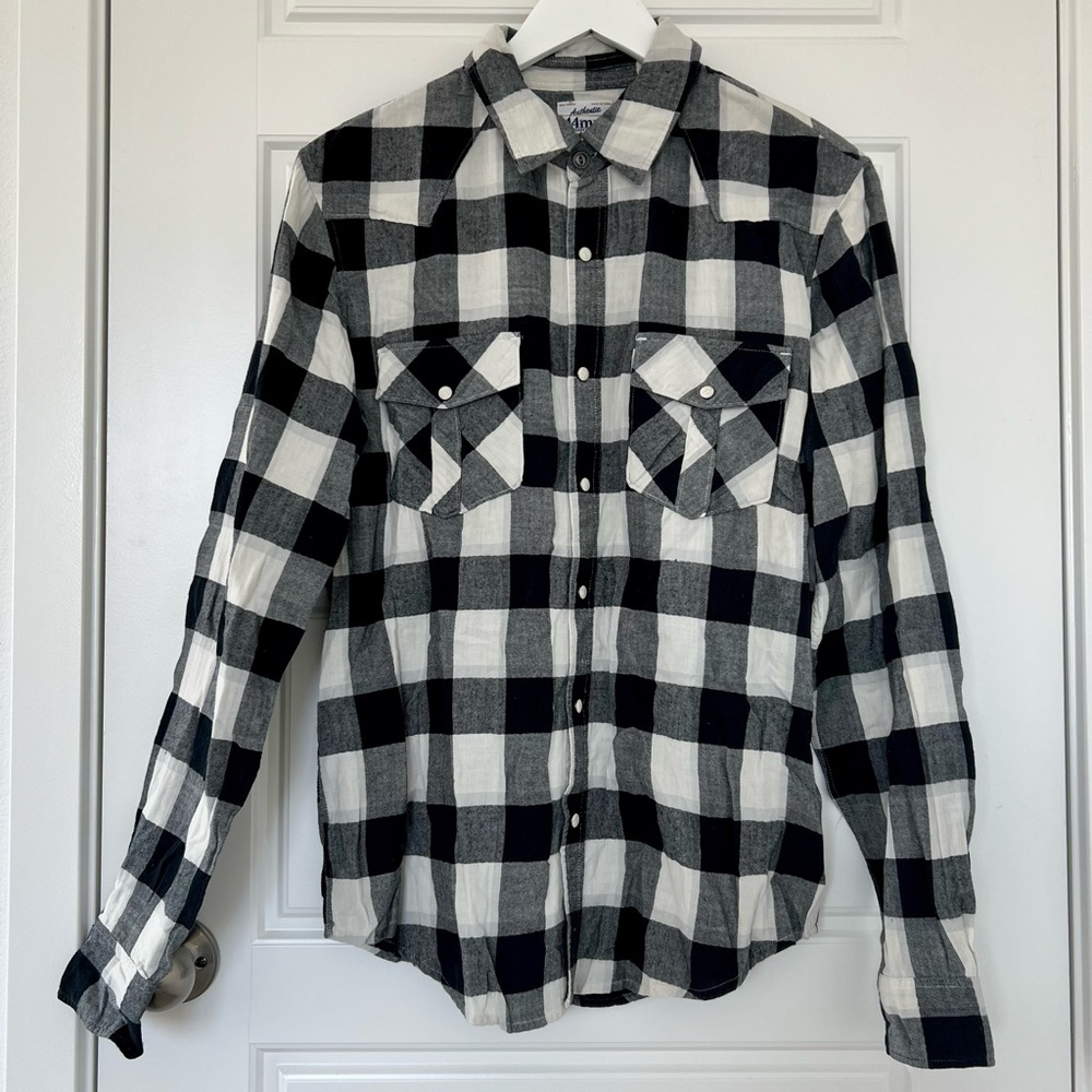Legendary Goods // NWOT Men's Checkered Long Sleeve Button-up Shirt